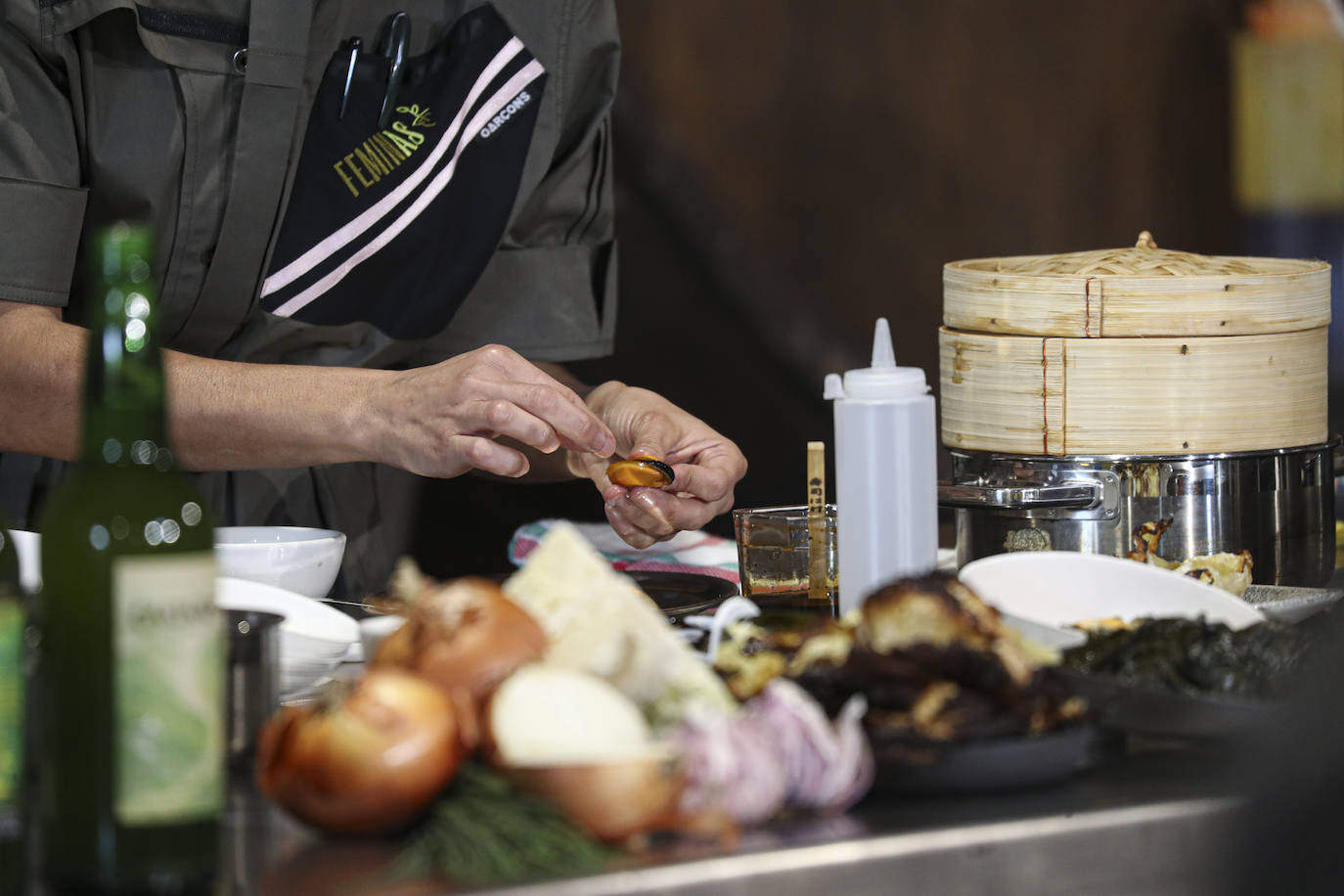 El Llagar Castañón acoge la segunda jornada de FéminAs, el I Congreso Internacional de Gastronomía, Mujeres y Medio Rural que se celebra en Asturias y que visitará distintos puntos de la región durante tres días.