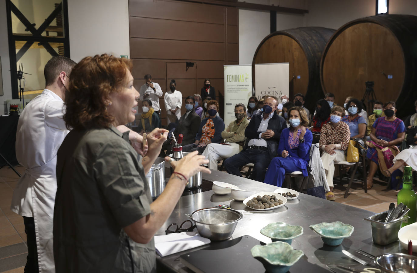 El Llagar Castañón acoge la segunda jornada de FéminAs, el I Congreso Internacional de Gastronomía, Mujeres y Medio Rural que se celebra en Asturias y que visitará distintos puntos de la región durante tres días.