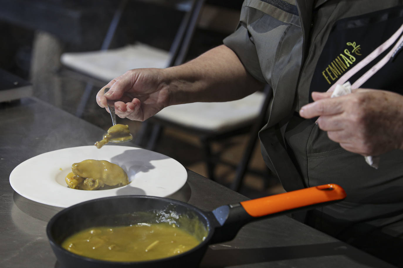 El Llagar Castañón acoge la segunda jornada de FéminAs, el I Congreso Internacional de Gastronomía, Mujeres y Medio Rural que se celebra en Asturias y que visitará distintos puntos de la región durante tres días.