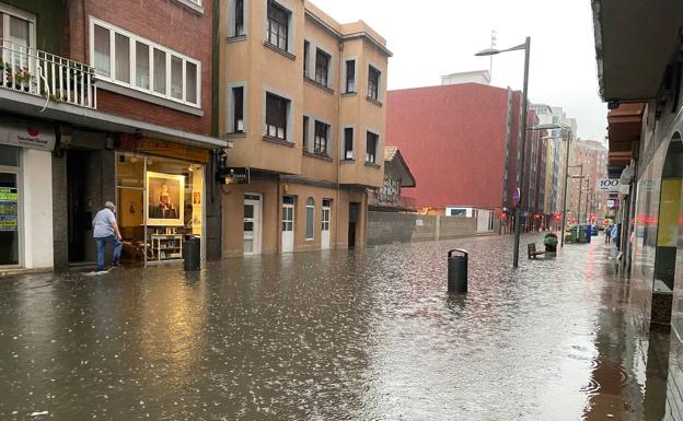 Las intensas lluvias inundan Llano Ponte y El Reblinco