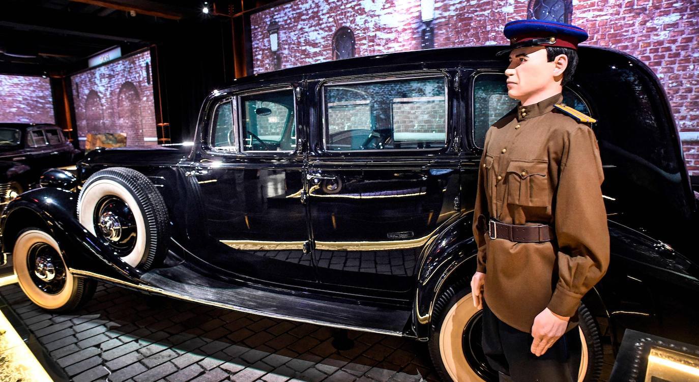 Los vehículos personales de los líderes rusos en un Museo del Garaje de Tareas Especiales del Servicio de la Guardia Federal (FSO) en Moscú.