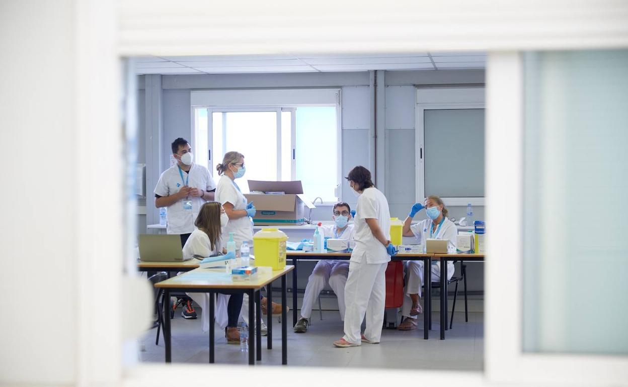 Un equipo de vacunación en Madrid.