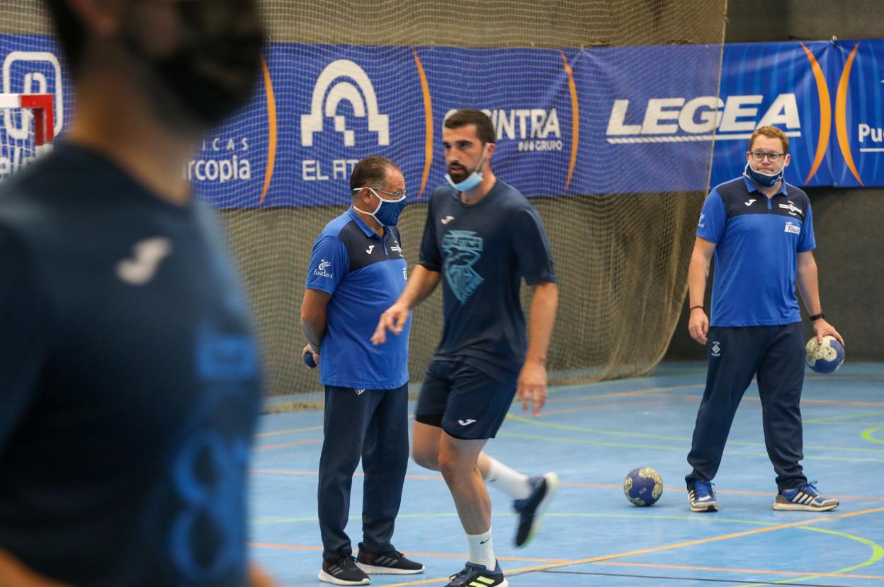 Juan Muñiz en un entrenamiento con Ardisana en primer plano. 