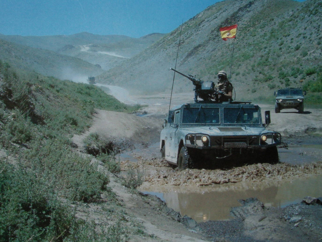 Dificultades. Los militares asturianos desplazados al país vivieron peligros, pero volvieron con la satisfacción de haber «mejorado la vida de la gente»