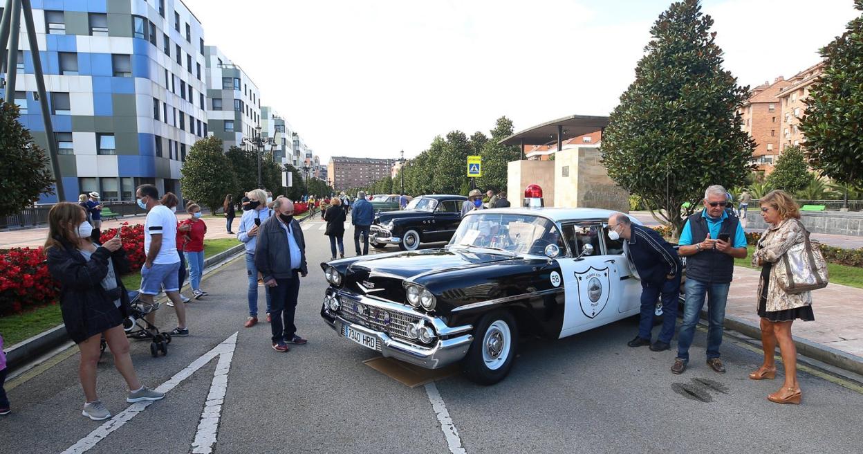 Uno de los automóviles de los sheriff de Atlantic City, un Chevrolet de 1958. 