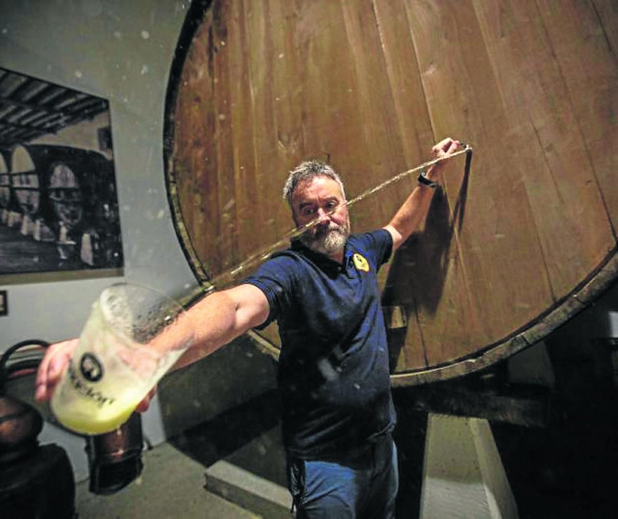 Los llagareros de la Comarca de la Sidra temen que la demanda no cubra la cantidad de producto. 