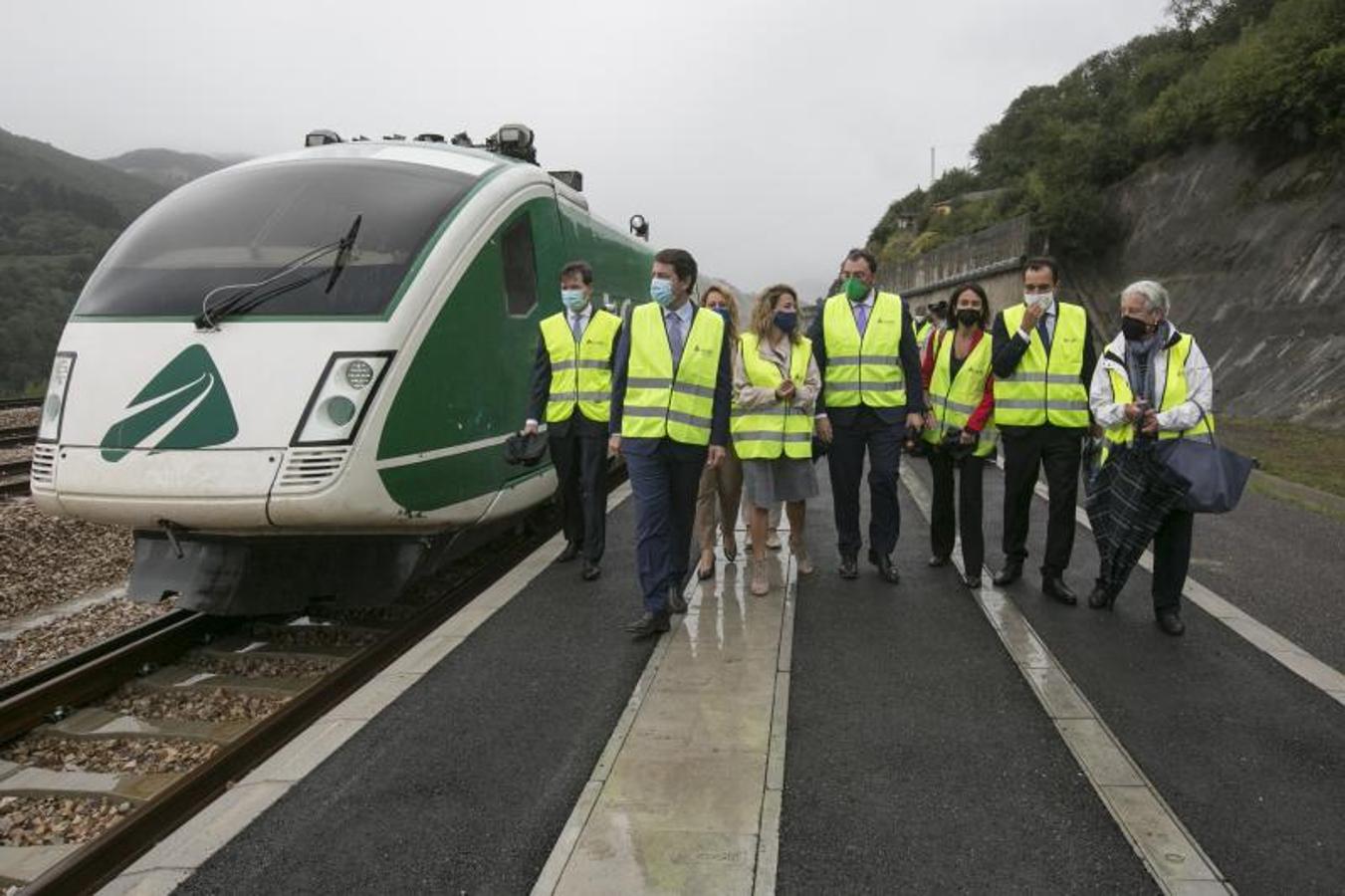 La ministra de Transportes, Raquel Suárez, preside el primer viaje en pruebas del AVE por la variante de Pajares: 50 kilómetros entre La Robla-Campomanes.