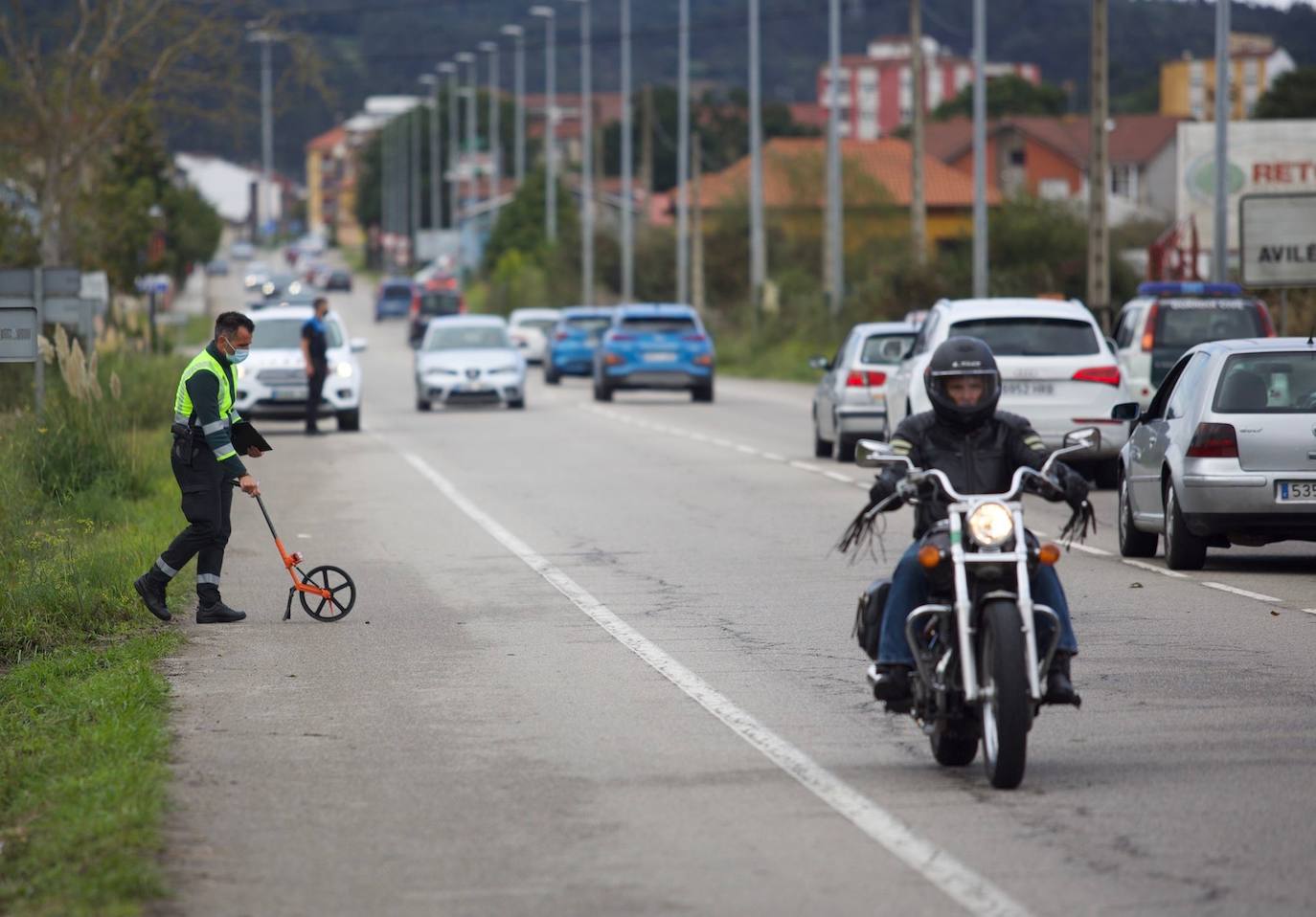 Fotos: Muere un joven de 22 años en Llanera arrollado por un coche que huía de la Policía desde Gijón