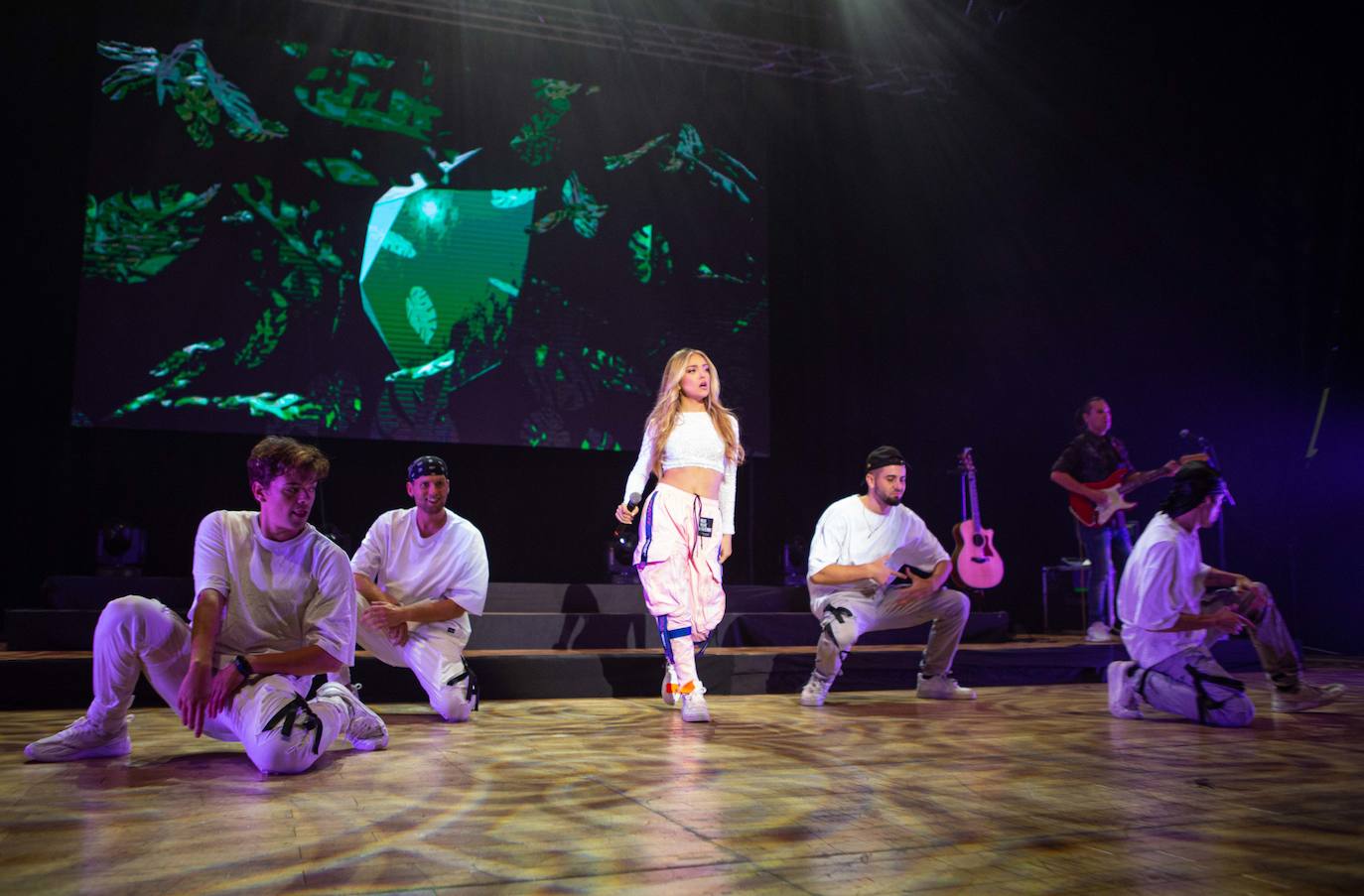 La artista malagueña colgó el cartel de completo en el Auditorio, iluminando la víspera de San Mateo.