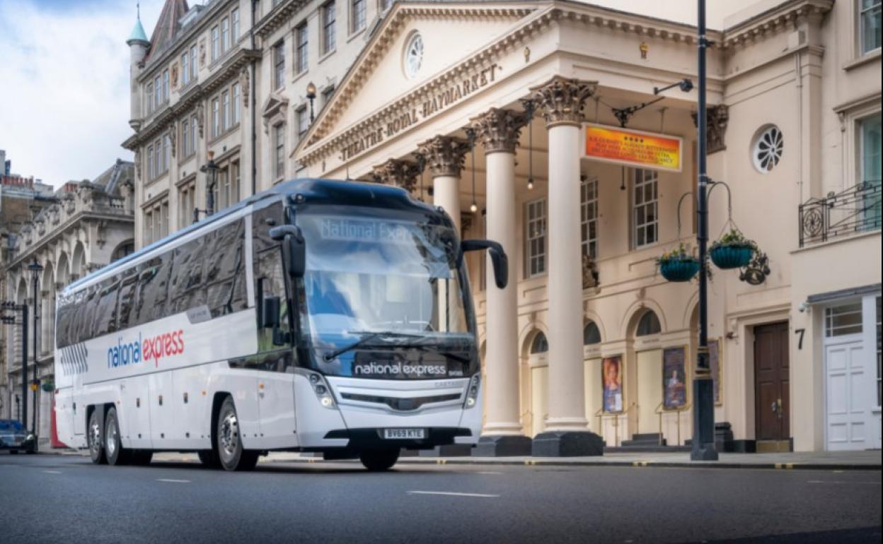 Uno de los autobuses de National Express que circulan por Reino Unido.