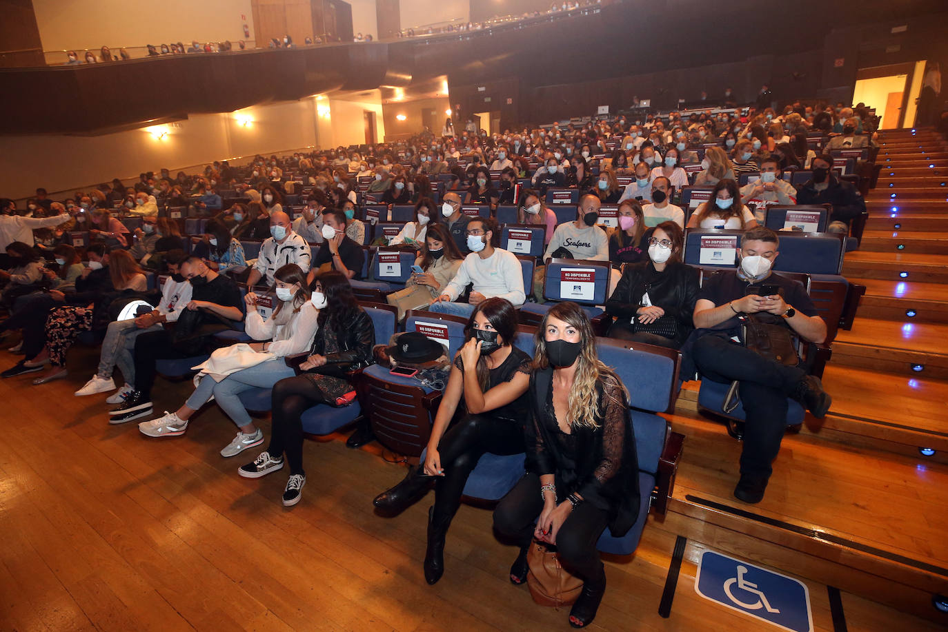 «Sois cientos pero parecéis millones; así da gusto», aseguraron Marta y Marilia durante su actuación. 