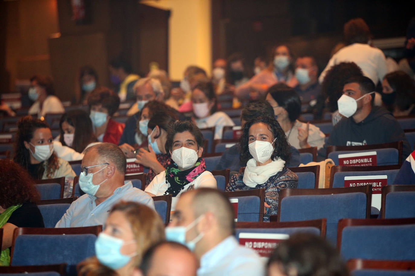 «Sois cientos pero parecéis millones; así da gusto», aseguraron Marta y Marilia durante su actuación. 