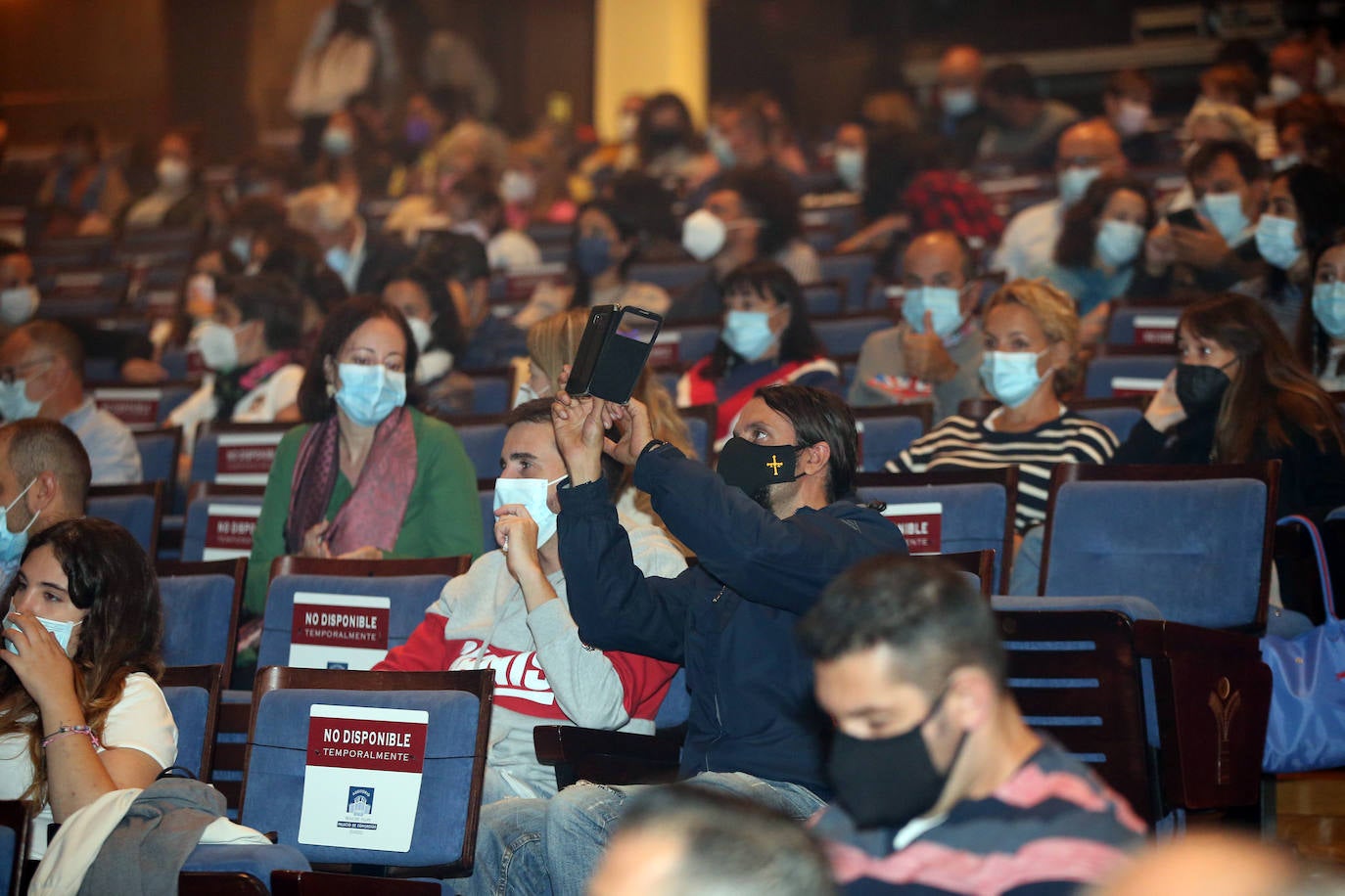 «Sois cientos pero parecéis millones; así da gusto», aseguraron Marta y Marilia durante su actuación. 