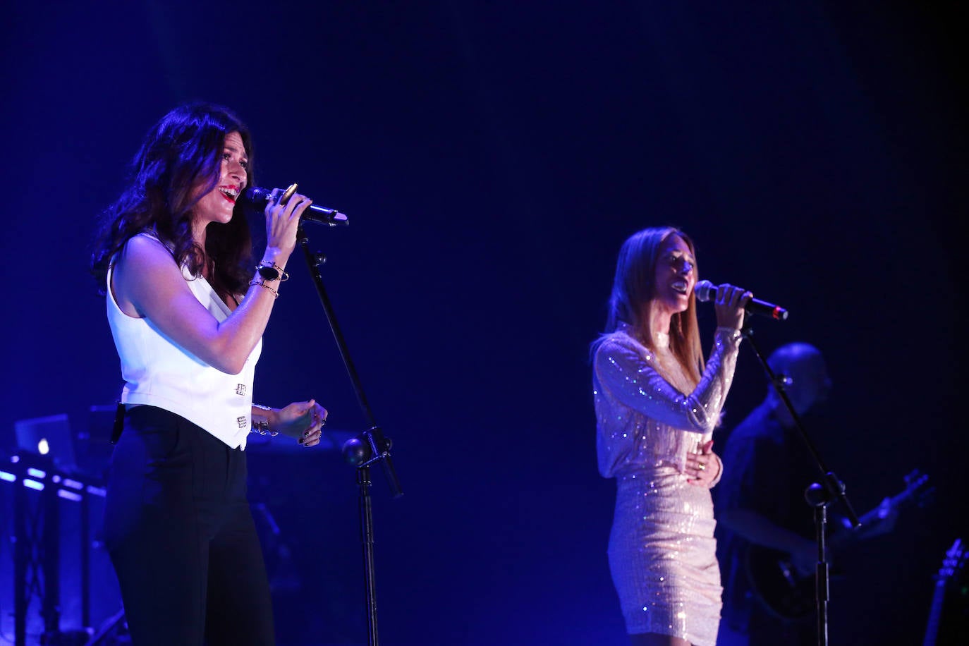 «Sois cientos pero parecéis millones; así da gusto», aseguraron Marta y Marilia durante su actuación. 