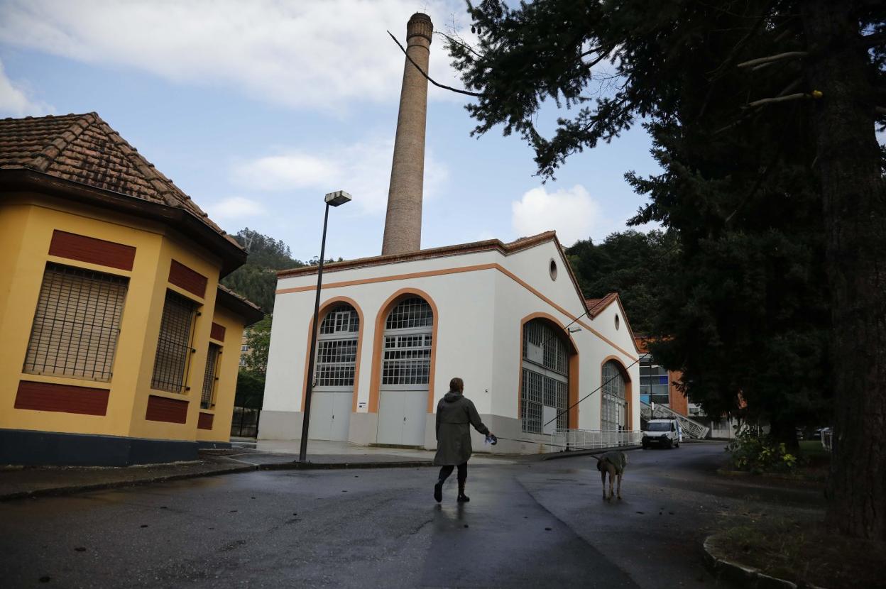 La antigua casa de máquinas del Pozo Barredo, restaurada para albergar la geotermia. 