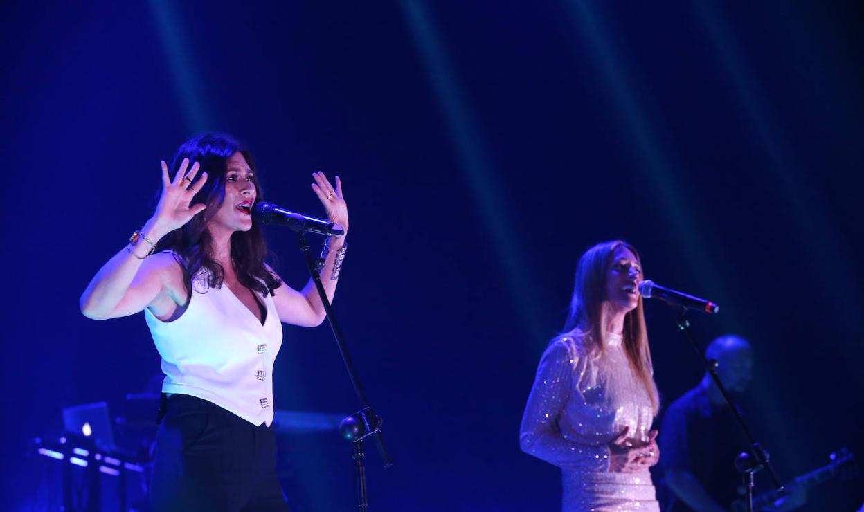 El público disfrutó de cada una de las canciones del dúo.