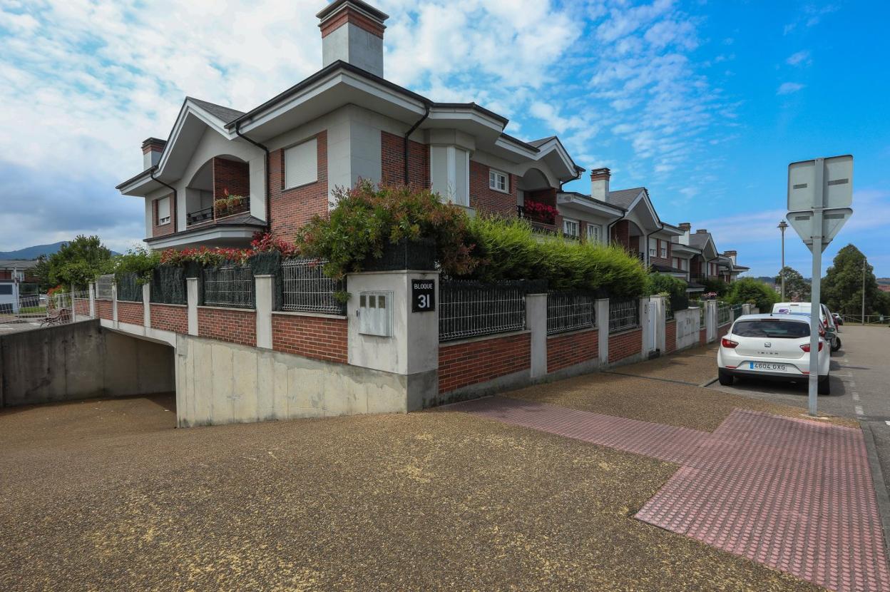 Una de las viviendas erigidas en Los Balagares, que se beneficiará de la ordenada actuación municipal. 