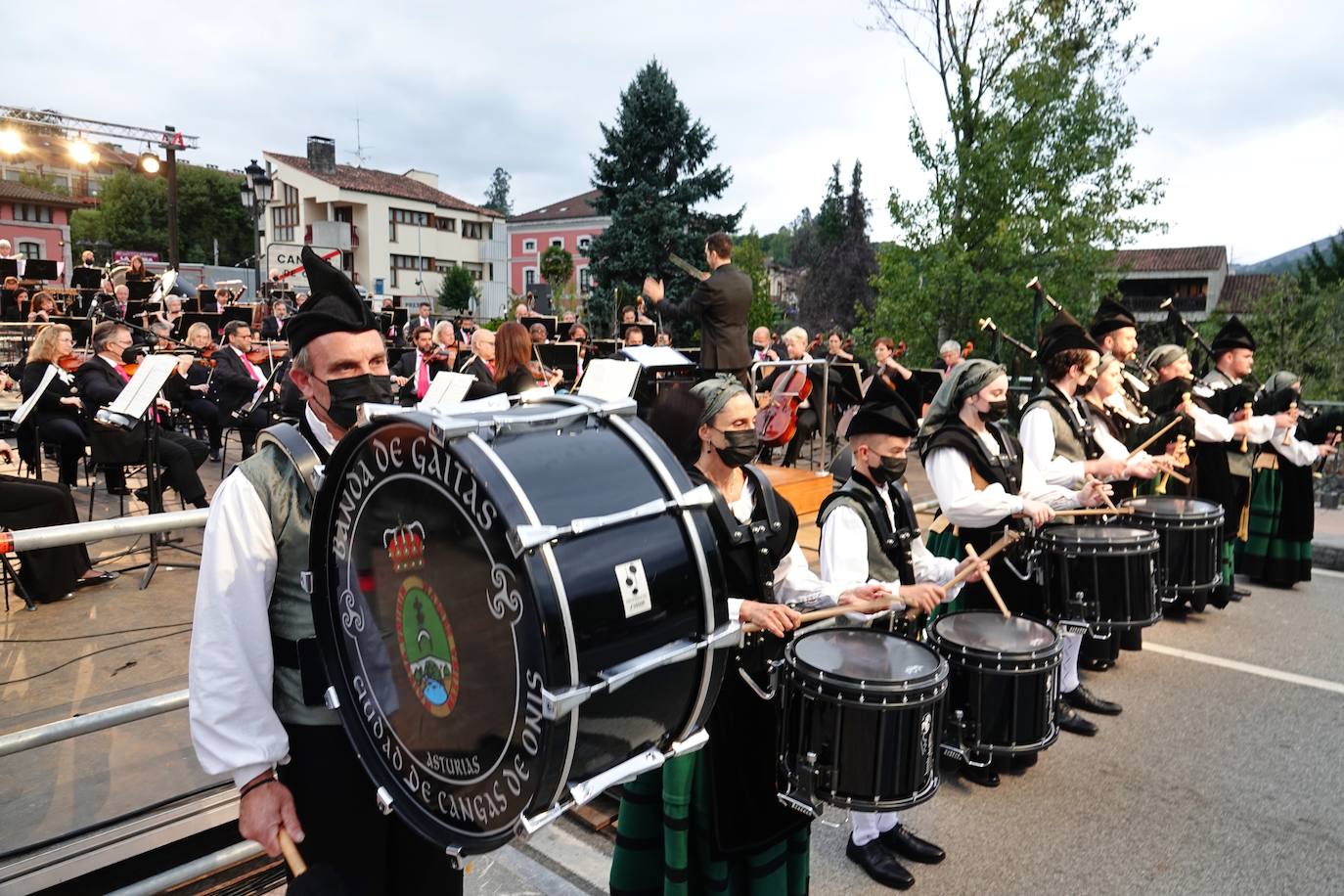 La Banda de Gaitas en Cangas de Onís.