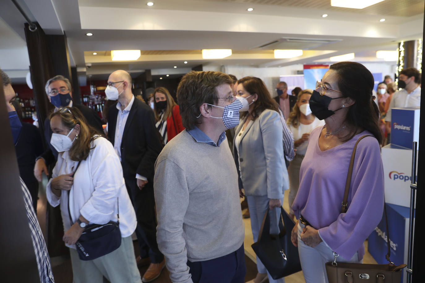 Martínez-Almeida participó en un encuentro con afiliados y simpatizantes de la Junta Local gijonesa del PP