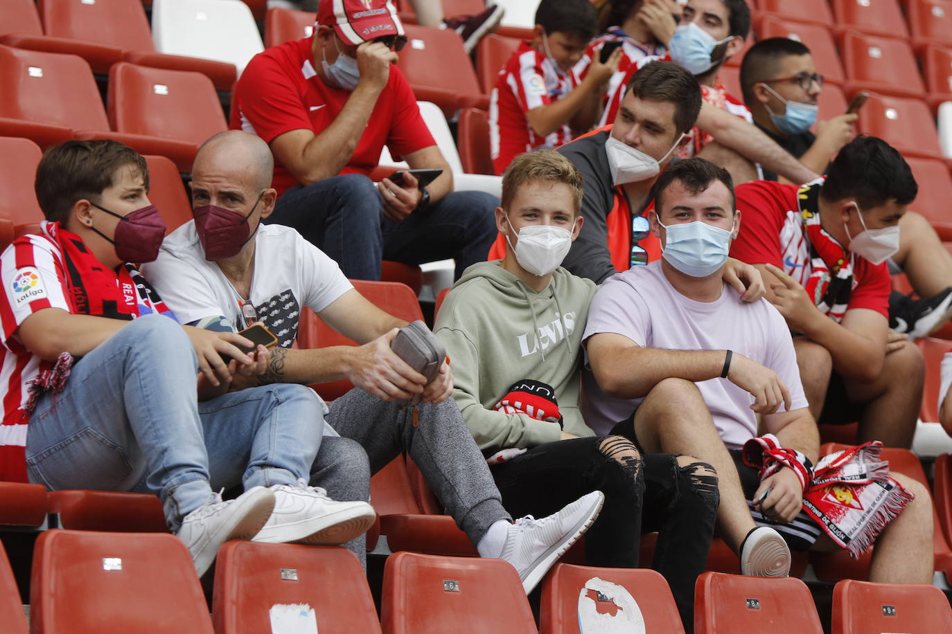 Fotos: ¿Estuviste en el Sporting-Málaga? ¡Búscate!