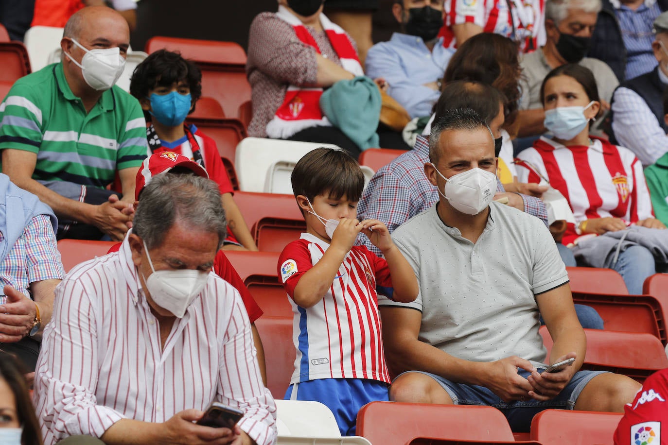 Fotos: ¿Estuviste en el Sporting-Málaga? ¡Búscate!