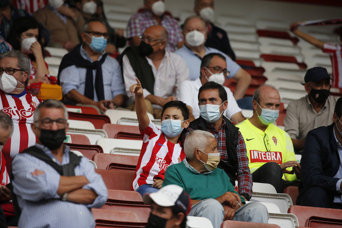 Fotos: ¿Estuviste en el Sporting-Málaga? ¡Búscate!