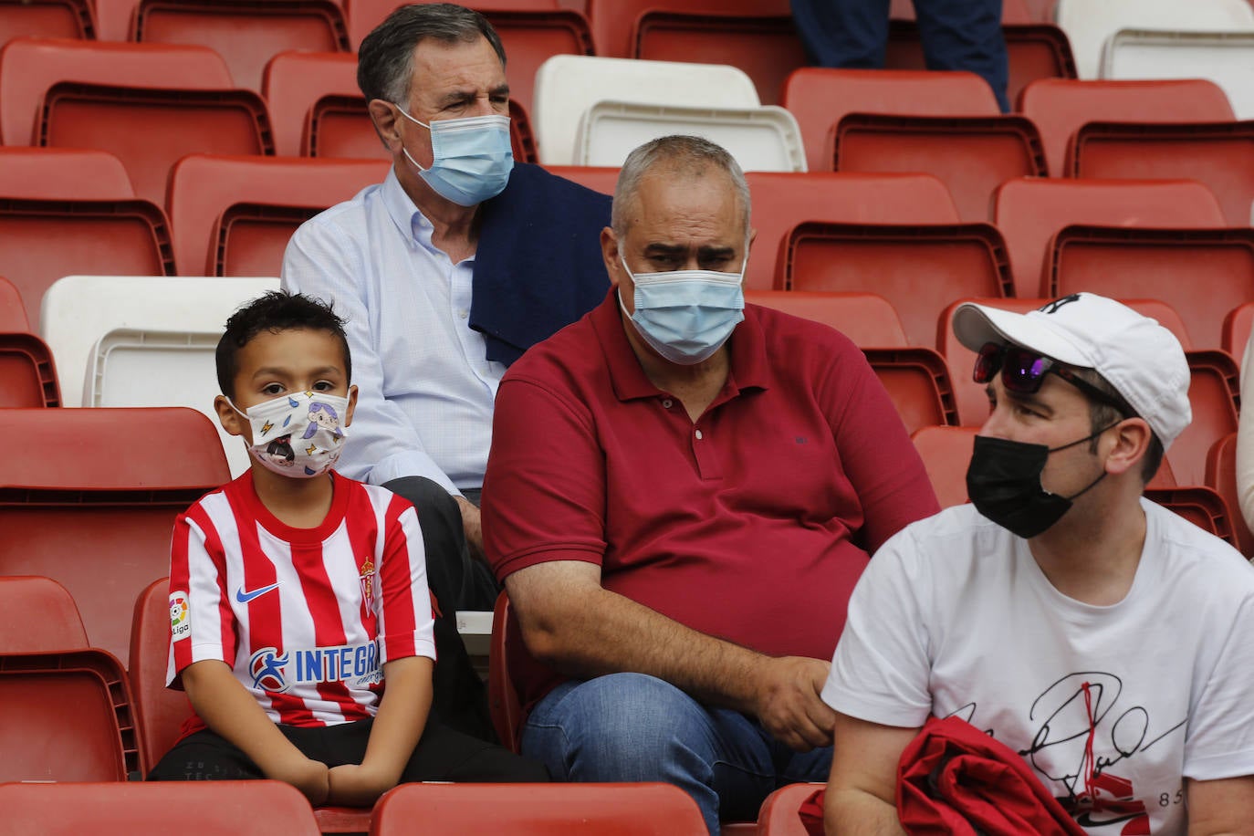 Fotos: ¿Estuviste en el Sporting-Málaga? ¡Búscate!