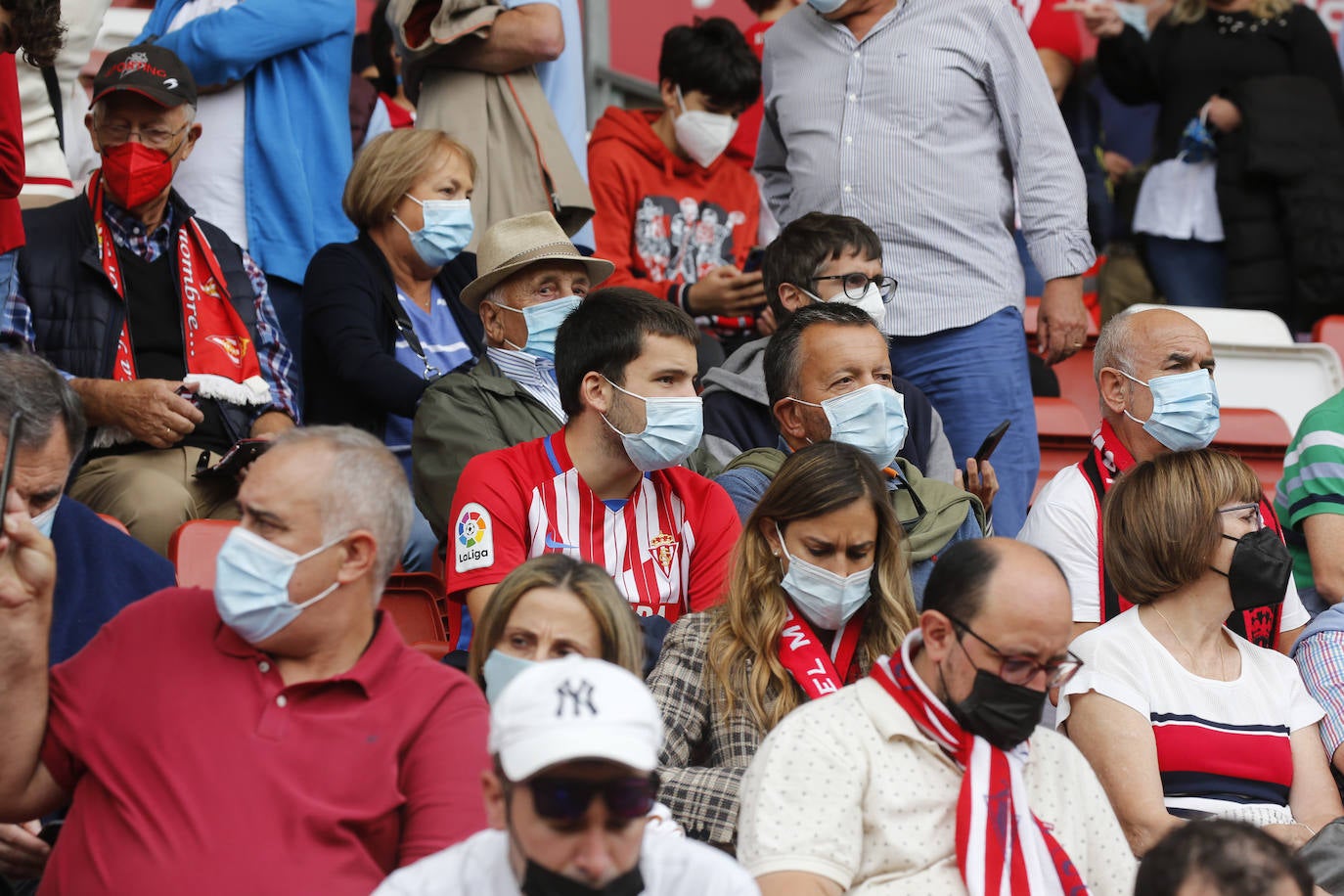 Fotos: ¿Estuviste en el Sporting-Málaga? ¡Búscate!