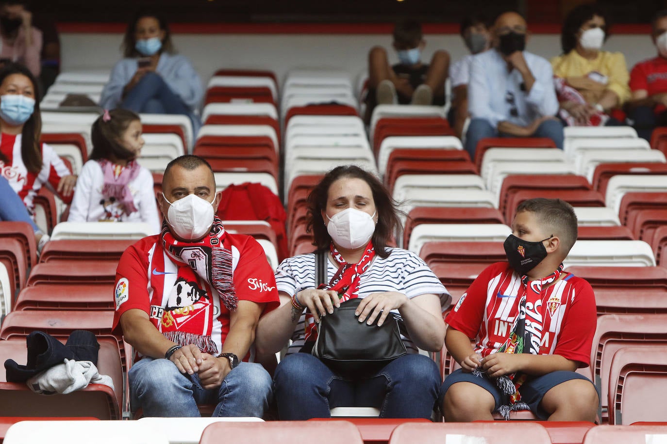 Fotos: ¿Estuviste en el Sporting-Málaga? ¡Búscate!