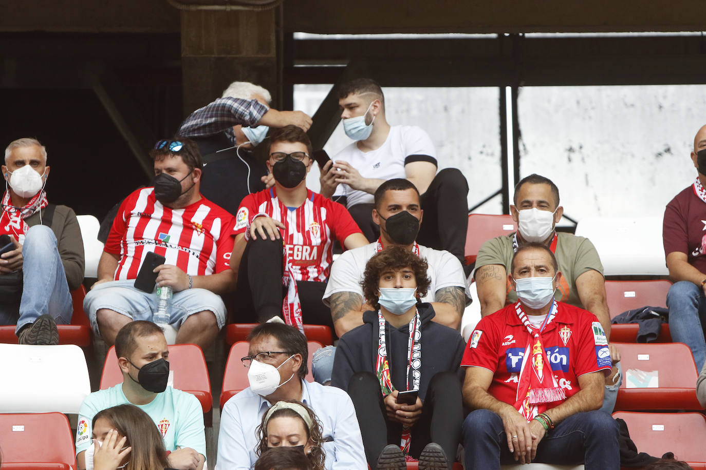 Fotos: ¿Estuviste en el Sporting-Málaga? ¡Búscate!