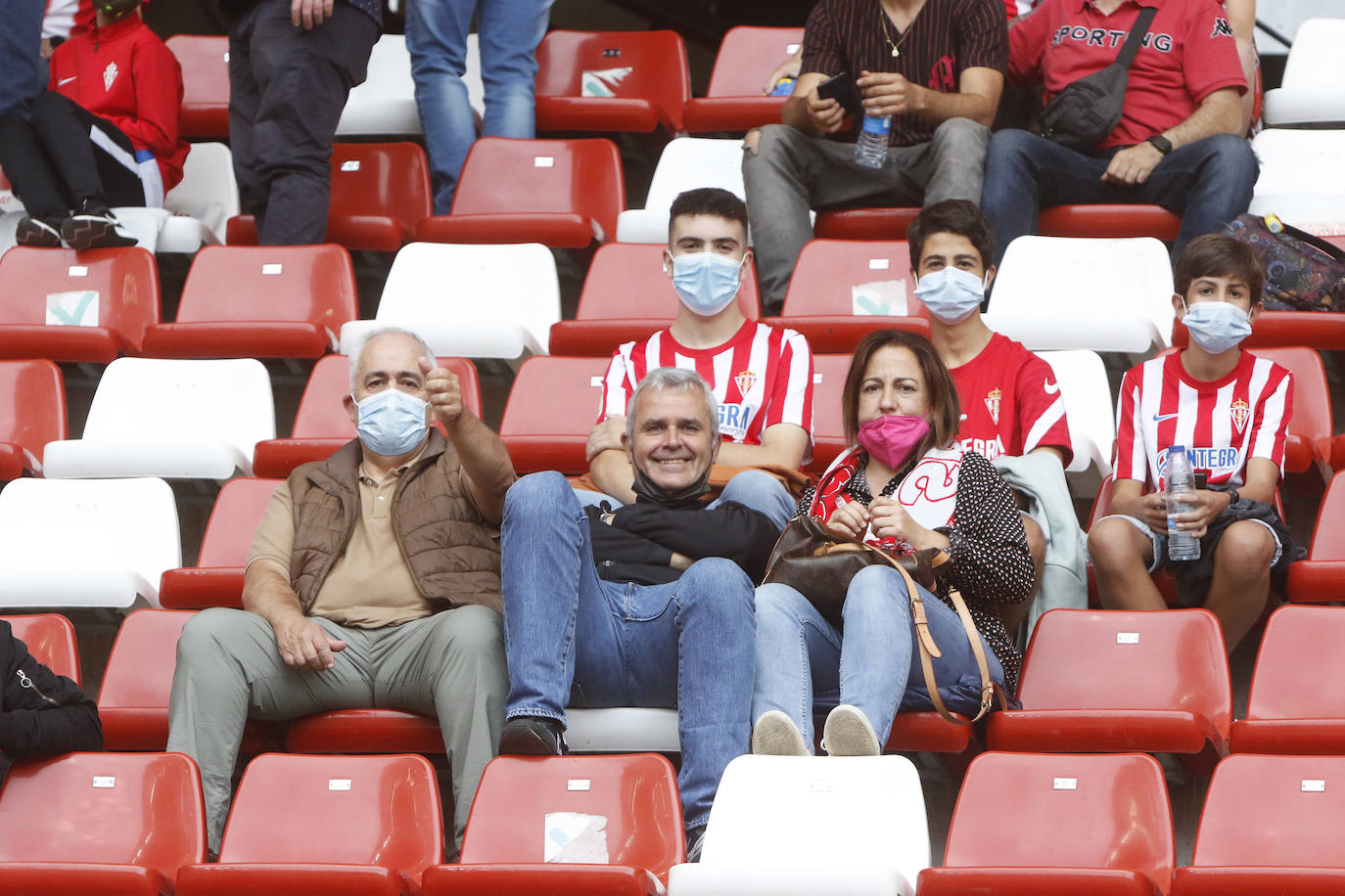 Fotos: ¿Estuviste en el Sporting-Málaga? ¡Búscate!