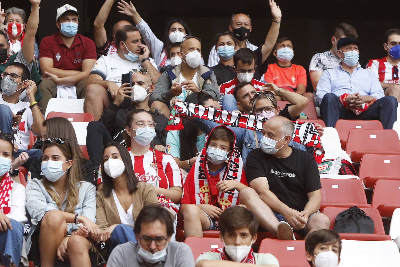 Fotos: ¿Estuviste en el Sporting-Málaga? ¡Búscate!