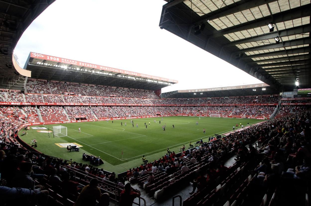 Imagen panorámica de El Molinón durante el partido de ayer, con 13.482 espectadores. 