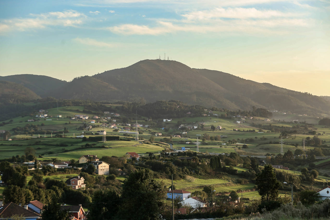 Las mejores instantáneas de este otoño que comienza han sido captadas por los fotógrafos: Mario Rojas, Pablo Lorenzana, Juan Carlos Román, Omar Antuña, Paloma Ucha, Juan Carlos Tuero y Xuan Cueto.