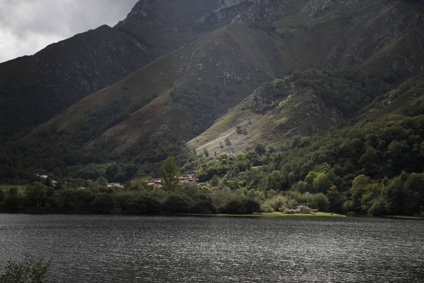 Las mejores instantáneas de este otoño que comienza han sido captadas por los fotógrafos: Mario Rojas, Pablo Lorenzana, Juan Carlos Román, Omar Antuña, Paloma Ucha, Juan Carlos Tuero y Xuan Cueto.