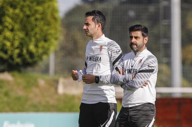 David Gallego, ayer, junto a Toni Clavero, durante el último entrenamiento de la semana. 