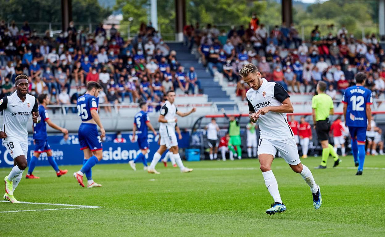 El Sporting empata a 1 ante el Amorebieta. 