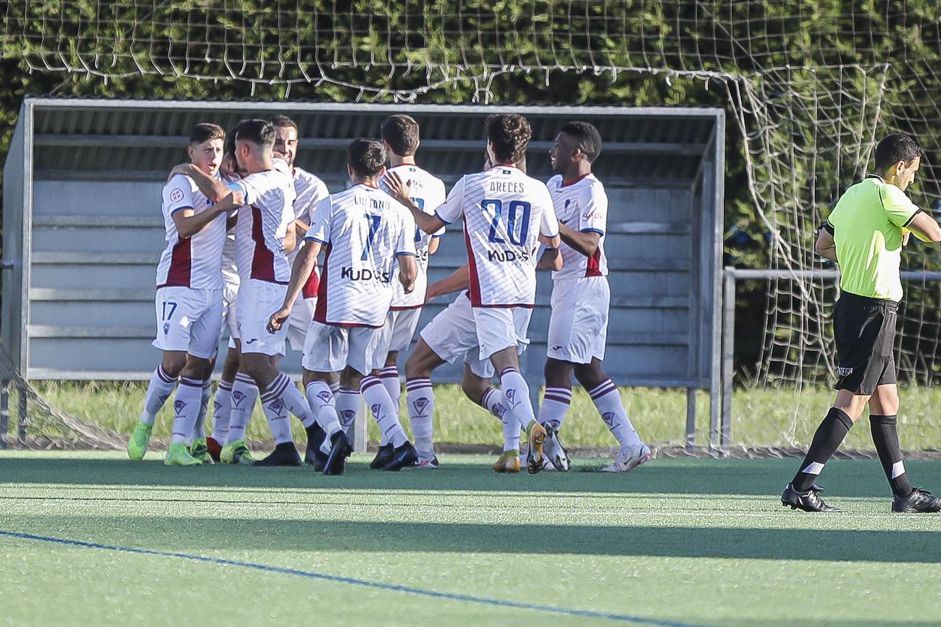 Fotos: La muralla del Roces detiene al Sporting B