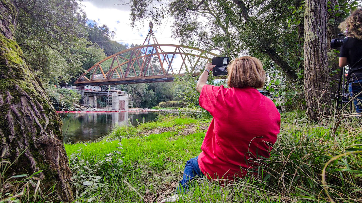 Fotos: Así fue la instalación del puente de Quinzanas