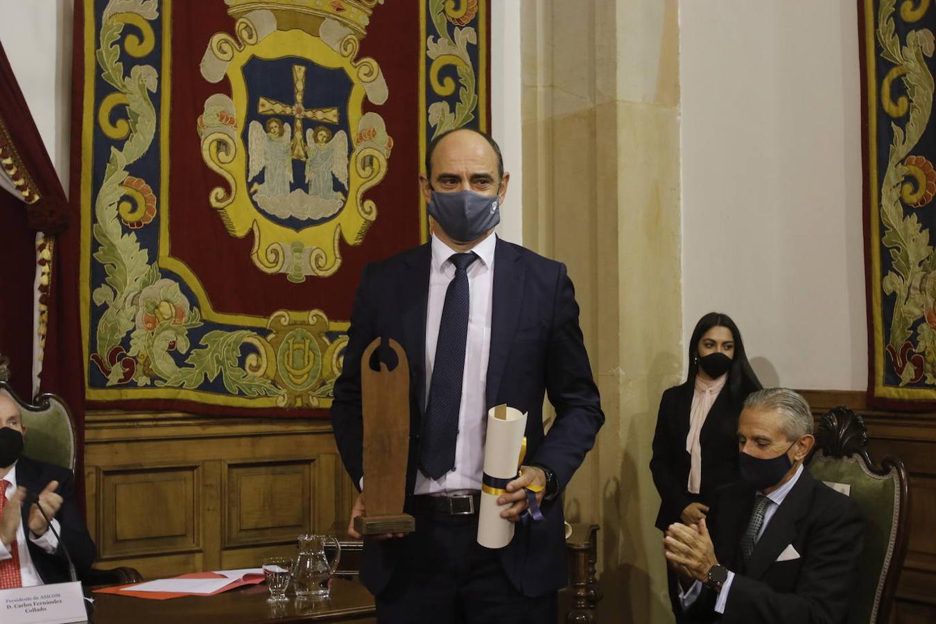 Los Premios Iberoamericanos Asicom-Universidad de Oviedo 2021 han destacado la labor informativa de Europa Press para difundir la actualidad de España y de Iberoamérica. También han sido reconocidos en esta edición el exjugador de balonmano, José Javier Hombrados; la escultora y escritora Ana Teresa Ortega; el productor y empresario José Velasco; el actor Inmanol Arias; y el sociólogo portugués Boaventura de Sousa.