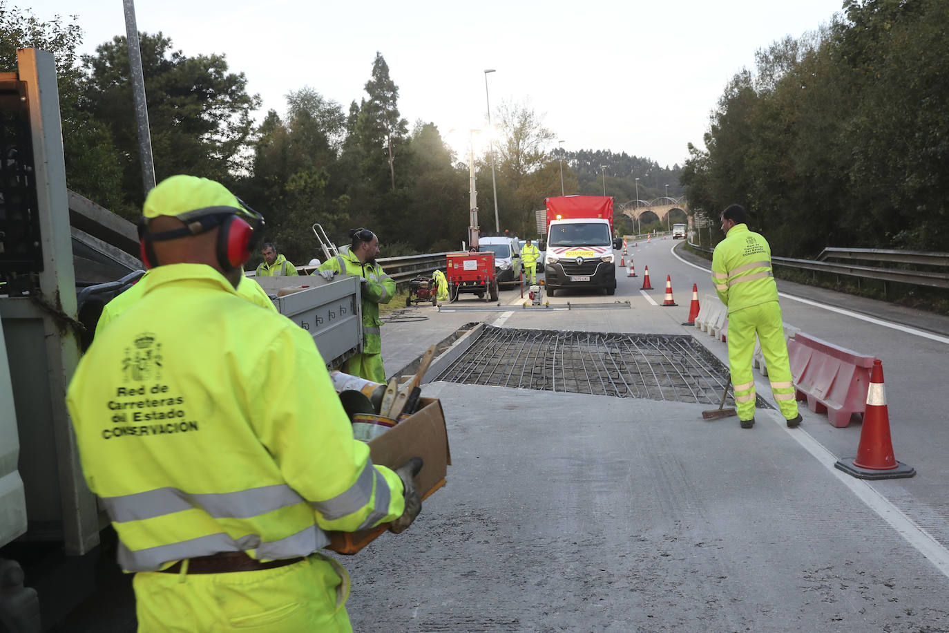 El Ministerio de Transportes cortará hoy al tráfico en un carril de la 'Y' del nudo de Serín
