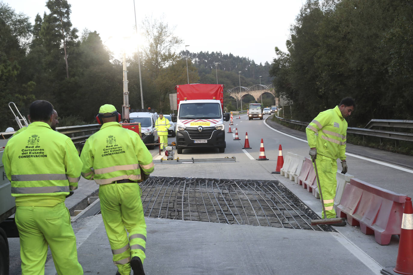 El Ministerio de Transportes cortará hoy al tráfico en un carril de la 'Y' del nudo de Serín