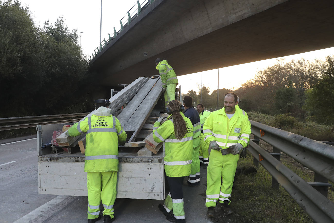 El Ministerio de Transportes cortará hoy al tráfico en un carril de la 'Y' del nudo de Serín