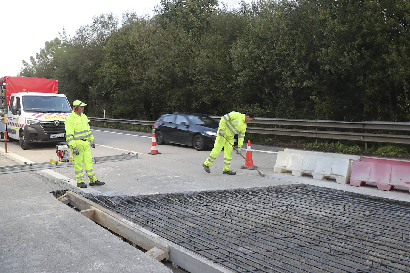 El Ministerio de Transportes cortará hoy al tráfico en un carril de la 'Y' del nudo de Serín