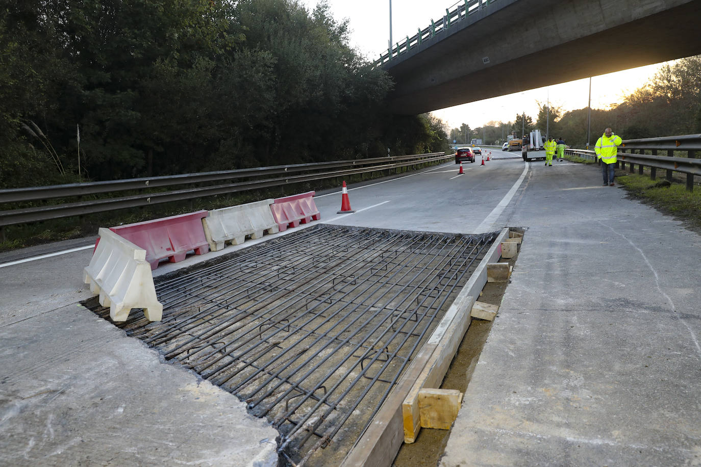 El Ministerio de Transportes cortará hoy al tráfico en un carril de la 'Y' del nudo de Serín