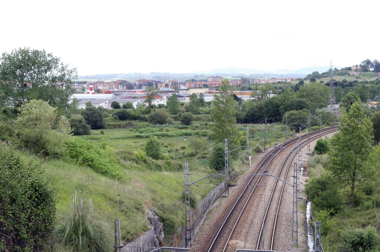 La Malata Norte, al otro lado de las vías del tren respecto a La Corredoria y suelo inundable en un 60%, se mantiene como urbanizable en el documento de prioridades. 