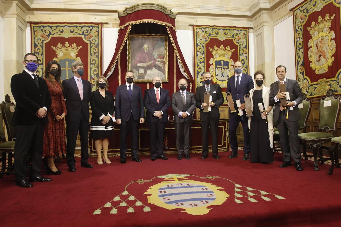 os Premios Iberoamericanos Asicom-Universidad de Oviedo 2021 destacaron la labor informativa de Europa Press. También fueron reconocidos en esta edición el exjugador de balonmano, José Javier Hombrados; la escultora y escritora Ana Teresa Ortega; el productor y empresario José Velasco; el actor Inmanol Arias; y el sociólogo portugués Boaventura de Sousa.