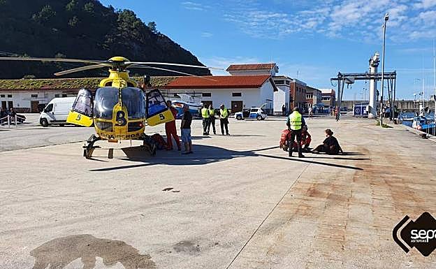 Rescatan en Cudillero a dos jóvenes que se quedaron atrapados por la marea