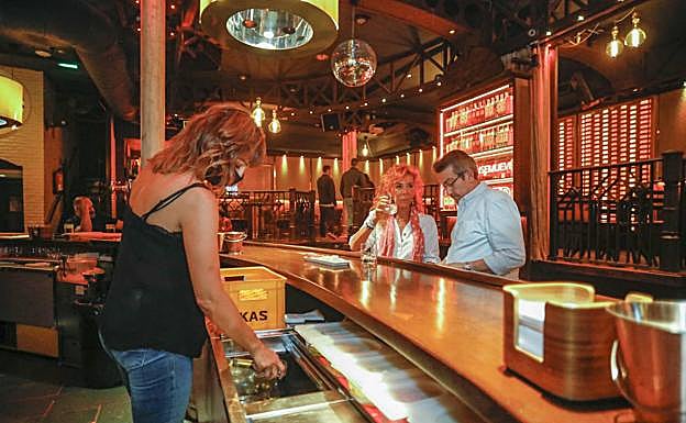 El ocio nocturno recupera la barra y las pistas de baile