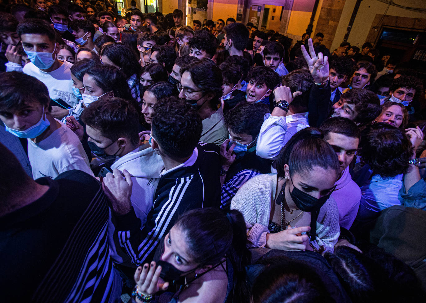 Los hosteleros deberán cuidar la ventilación de sus locales, medir la calidad del aire y velar porque los clientes usen las mascarillas